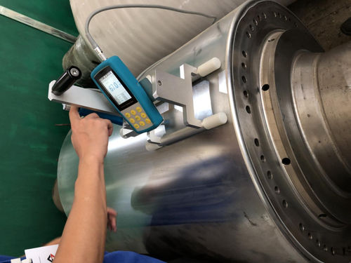 Aktueller Firmenfall über Präzisions-Ultraschall-Härte-Tester Neue Energie Batterie Pole Stück Roll Härte Messlösung
